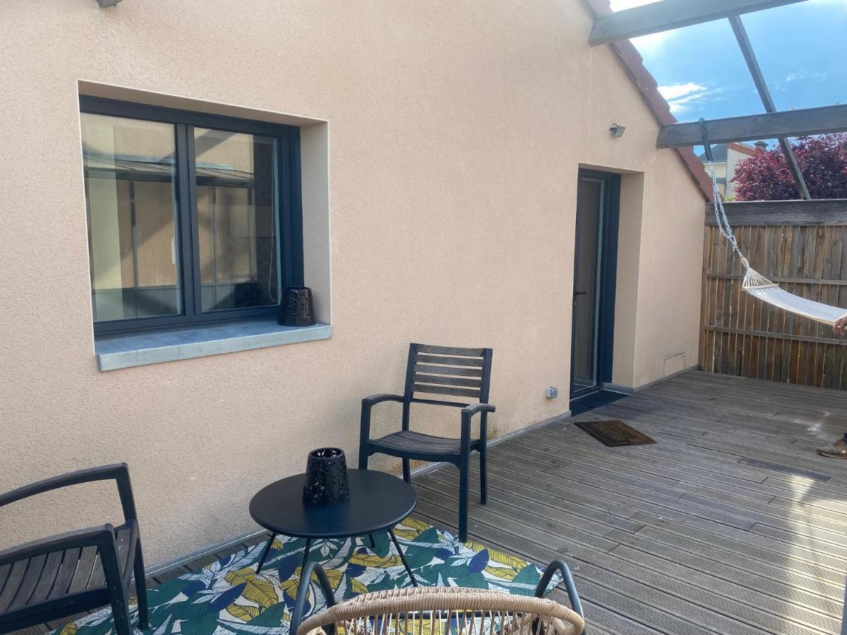 Ferienwohnung Loft Avec Terrasse Pour 4 Pers A 3Km Du Circuit Avec Garage Au Calme Le Mans Exterior foto