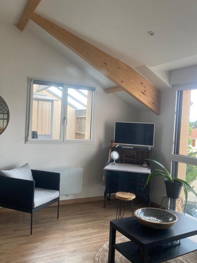 Ferienwohnung Loft Avec Terrasse Pour 4 Pers A 3Km Du Circuit Avec Garage Au Calme Le Mans Exterior foto